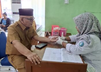Bupati Pasbar Sidak Disdukcapil dan Puskesmas, Tekankan Peningkatan Layanan Publik