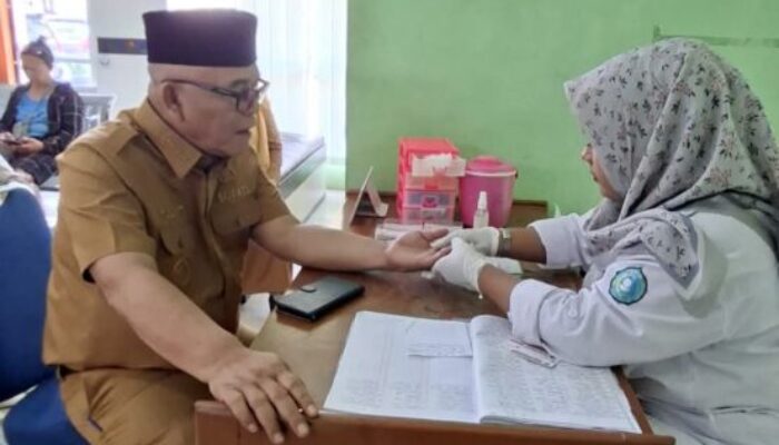Bupati Pasbar Sidak Disdukcapil dan Puskesmas, Tekankan Peningkatan Layanan Publik