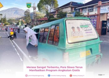 Para Siswa Terbantu dengan Manfaatkan Program Angkutan Gratis di Padang Panjang