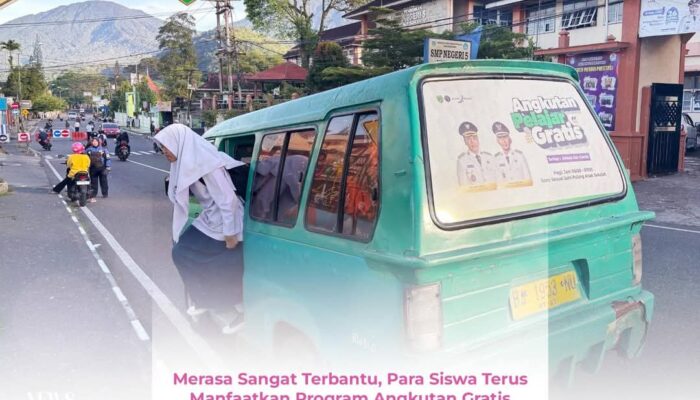 Para Siswa Terbantu dengan Manfaatkan Program Angkutan Gratis di Padang Panjang