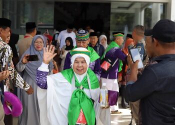 Wako Hendri Arnis Lepas 19 Calon Jamaah Haji Kloter 15