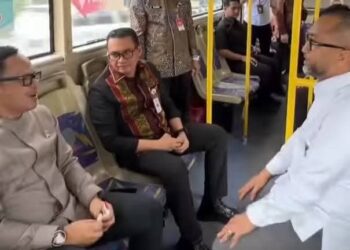 Pertama Kali, Wakil Menteri Naik Bus Trans Padang