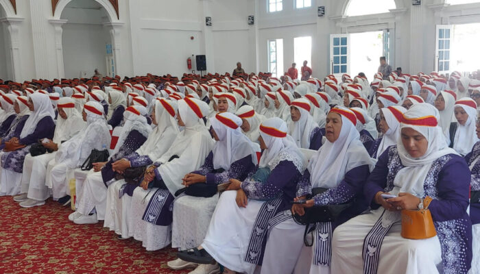 348 Calon Haji Bukittinggi Dilepas ke Tanah Suci