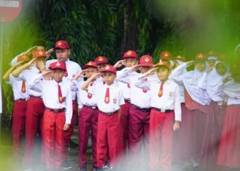 Upacara Hari Pendidikan Nasional 2025 di Dharmasraya Berlangsung Khidmat