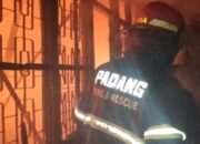 Kebakaran Hanguskan Satu Rumah dan Kos di Padang Timur