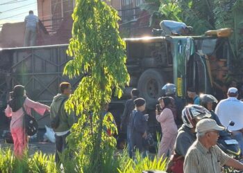 Diduga Putus Rem, Bus ALS Terguling di Padang Panjang