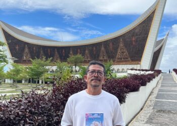 Dari HRD hingga Fotografer, Auliadinov Menjelma Jadi Penulis Novel