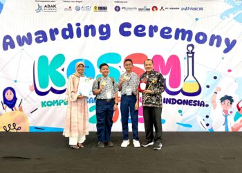 Raih Medali Emas dalam Ajang KOSSMI 2025, Zaki Alvaro Gaungkan Nama MTsN 6 Padang di Nasional