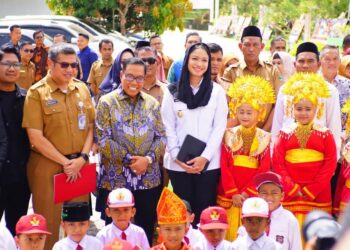 Bupati Dharmasraya Sampaikan Pidato Bahasa Inggris saat Resmikan Kampung Inggris Alinia