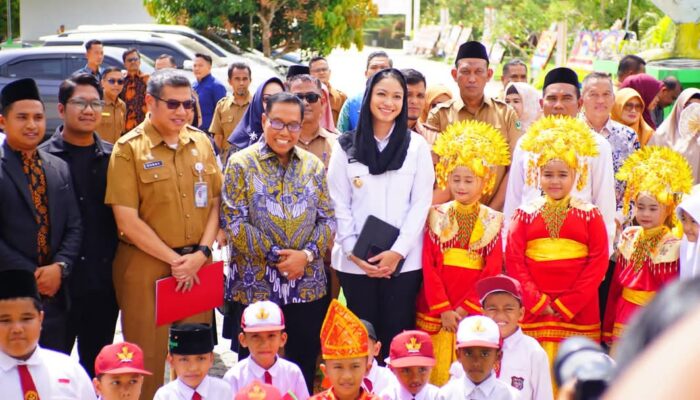 Bupati Dharmasraya Sampaikan Pidato Bahasa Inggris saat Resmikan Kampung Inggris Alinia