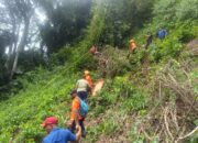 Tim SAR Padang Evakuasi Warga Terjepit Pohon di Gunung Pangilun