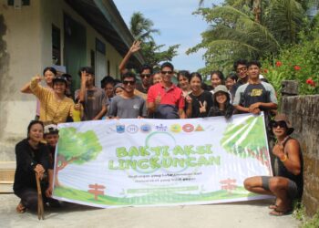 Anak Muda Beraksi melalui Aksi Kerja Bakti Peduli Lingkungan Desa Maileppet