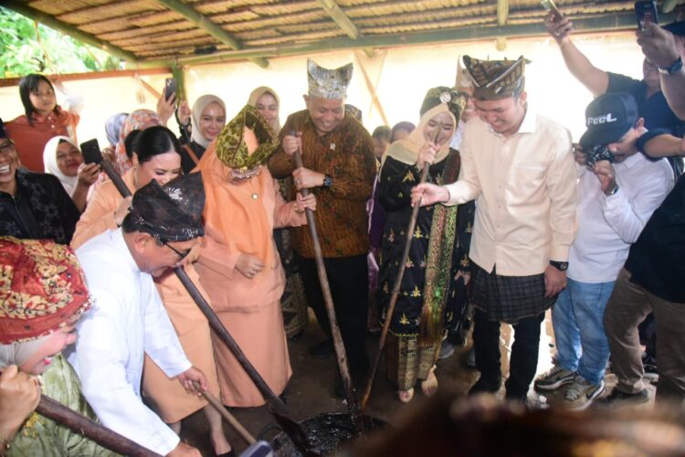 Festival Juadah di Nagari Toboh Gadang Barat, Kecamatan Sintuk Toboh Gadang, pada Sabtu (10/5) kemarin, cerminan akan semangat membangkitkan ekonomi masyarakat. IST 