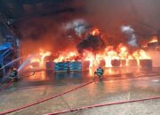 Kebakaran Hebat Landa PT Teluk Luas, Api Mengganas di By Pass Padang