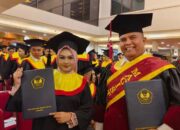Ayah dan Anak Wisuda Bersama di UBH