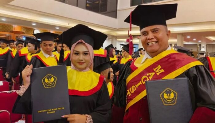 Ayah dan Anak Wisuda Bersama di UBH