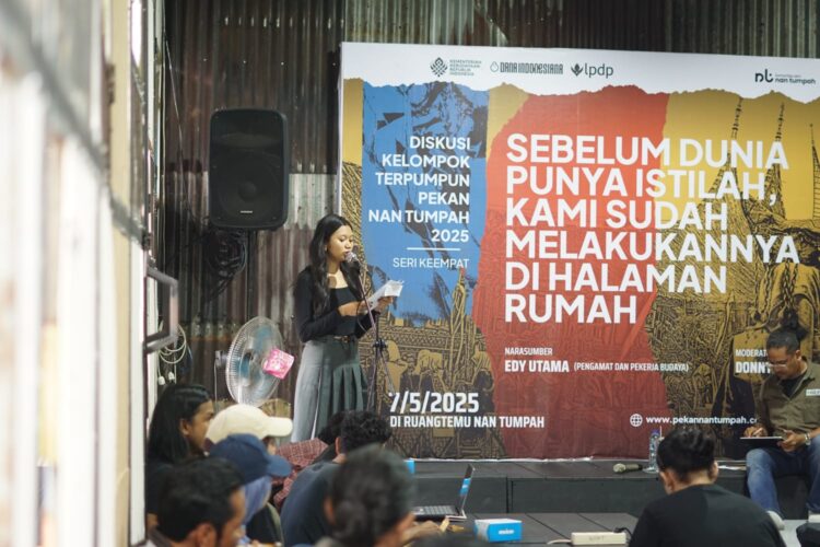 Komunitas Seni Nan Tumpah (KSNT) menggelar Diskusi Kelompok Terpumpun (DKT) Pekan Nan Tumpah seri keempat yang diadakan di Ruangtemu Nan Tumpah, Nagari Kasang, Kecamatan Batang Anai, Padang Pariaman, Rabu (7/5/2025). IST