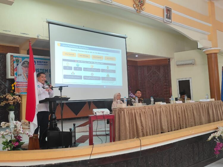 Suasana pembukaan Rapat Koordinasi Sistem Penerimaan Murid Baru (SPMB) provinsi dan kabupaten/kota di BBPMP Sumbar Senin (5/5). IST