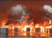 Butuh 17 Jam, Api di Pabrik Karet PT Teluk Luas Berhasil Dijinakkan