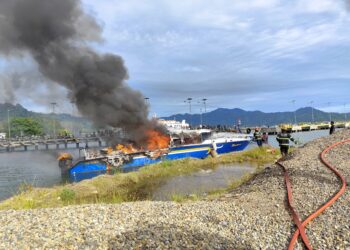 Dua Kapal Pemerintah Dilalap Api di Pelabuhan Bungus Padang