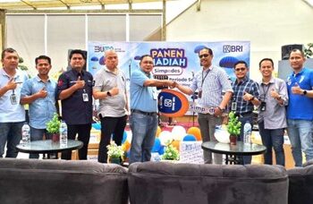 Nasabah BRI Pasar Bawah  Bukittinggi Bawa Pulang Mobil Hadiah Simpedes