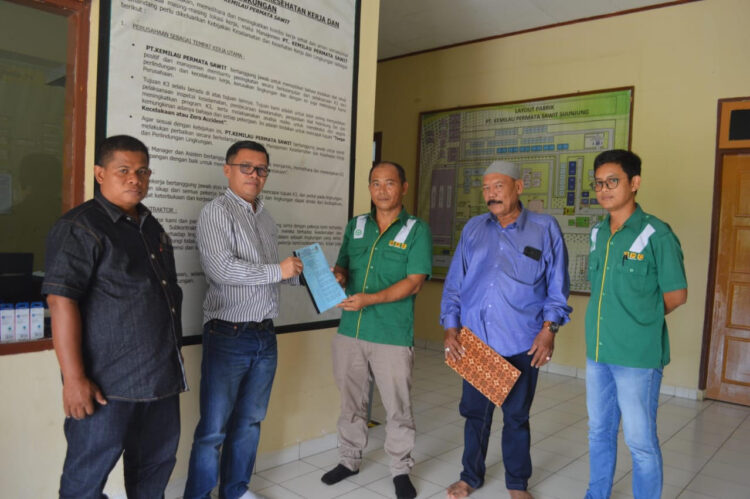 Ketua Federasi Serikat Pekerja Transportasi Indonesia (SPTI) Perwakilan Kabupaten Sijunjung Feri Eka Putra mendatangi sejumlah perusahaan pengolahan CPO kelapa sawit di Kecamatan Kamangbaru. Hal ini bertujuan agar kedepannya berbagai persoalan yang merugikan kaum buruh dapat diminimalisir. IST