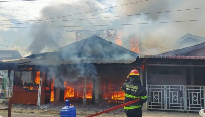 Kebakaran Rumah Makan di Padang, Kerugian Capai Rp350 Juta