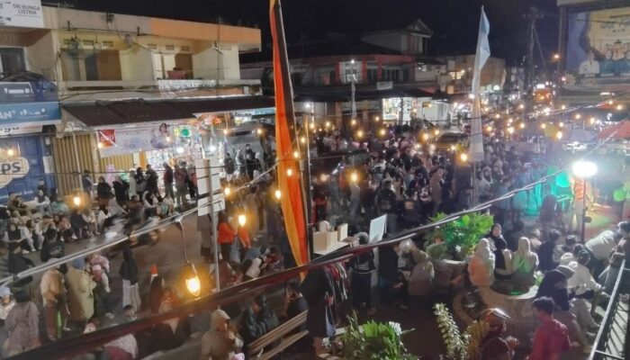 Suasana Malam Minggu di Pasar Pusat Padang Panjang Semakin Diminati
