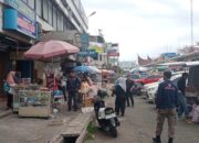 Satpol PP Padang dan Disdag Lakukan Pengawasan di Pasar Fase VII
