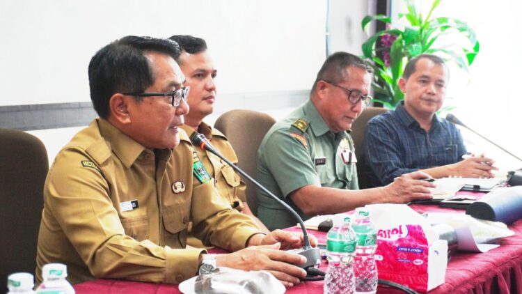 JKA memimpin rapat persiapan akhir Goro Akbar II di Kantor Bupati Parit Malintang, Senin (15/6). IST