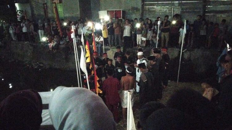 Masyarakat padati area sekitar pelaksanaan prosesi Tabuik pertama. MITHA