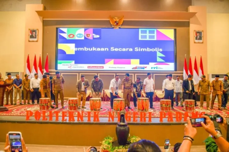 PT Semen Padang bersama Politeknik Negeri Padang (PNP) kembali memperkuat komitmen di bidang pendidikan dengan menandatangani Memorandum of Understanding (MoU) Program BANGSA. IST