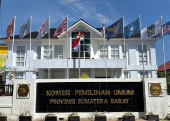 KPU Sumbar Serahkan 57 SK CPNS Formasi 2024