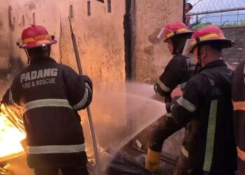 Ledakan di Dapur Picu Kebakaran, Satu Rumah dan Dua Kamar Kontrakan di Padang Ludes Dilalap Api