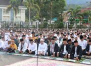 Bupati Pasaman dan Ribuan Umat Islam Salat Iduladha di Halaman Kantor Bupati