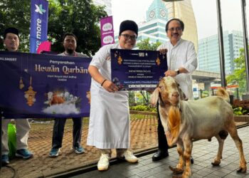 XLSMART Salurkan 112 Hewan Kurban untuk Masyarakat