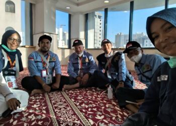 Puncak Haji Tuntas, Jemaah Sumbar Terharu atas Dedikasi Petugas Kloter 15