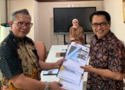 Bupati John Kenedy Azis Serahkan Proposal Infrastruktur ke Bappenas