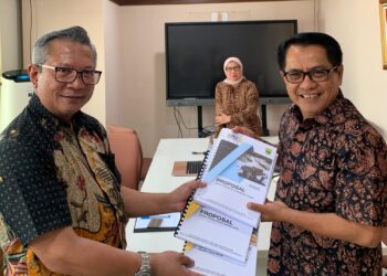 Bupati John Kenedy Azis Serahkan Proposal Infrastruktur ke Bappenas