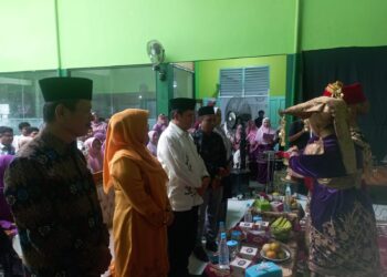 Diisi Berbagai Penampilan Menarik, Kakankemenag Padang Lepas Siswa MTsN 1 Padang