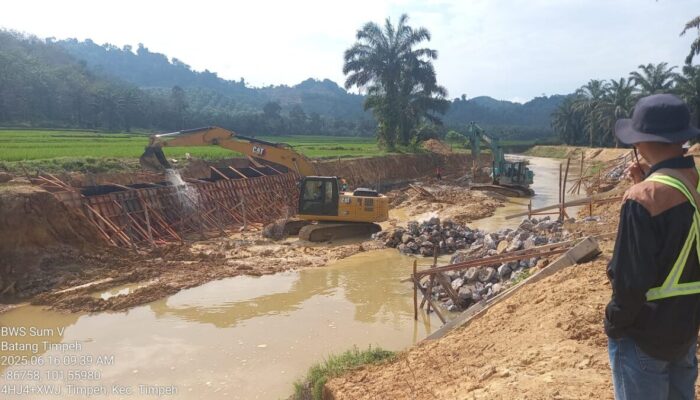 Warga Taratak Tinggi Sambut Proyek Normalisasi Sungai Batang Timpeh