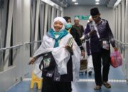 Transit di BIM, Kedatangan 422 Jemaah Kloter 04 Diiringi Hujan Deras