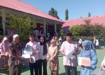 Tutup Tahun Ajaran di SMAN 16 Padang Bertabur Hadiah