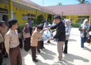 Nagari Batu Hampar Kembali Salurkan Beasiswa pada Murid SDN Kurang Mampu dan Prestasi