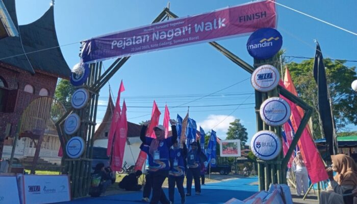 Lambaian Tangan Bahagia dari Pejalan Nagari Walk #2