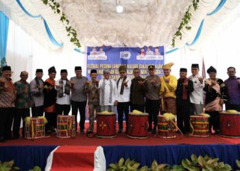 1.000 Katidiang Saok Meriahkan SNSE Tanjung Alam, Rajo Alam Luhak Nan Tigo Hadirkan Apresiasi Budaya