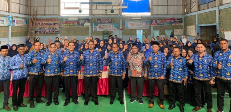 JKA saat membuka Lokakarya Implementasi Kurikulum Merdeka dengan pendekatan Pembelajaran Berdiferensiasi di Gedung Serbaguna Serina Kecamatan Sungai Geringging, Rabu (17/6). ALDI