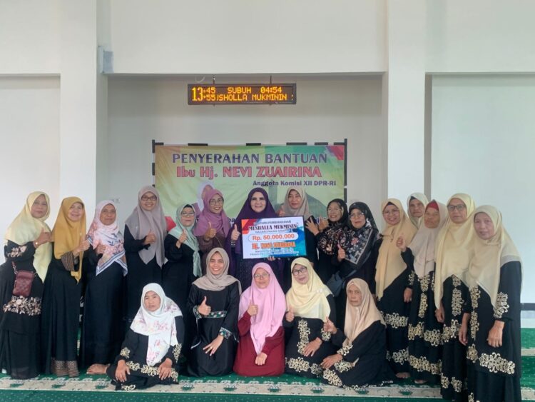 Anggota DPR RI dari Fraksi PKS, Nevi Zuairina, menghadiri dua kegiatan serah terima bantuan Tanggung Jawab Sosial dan Lingkungan (TJSL) untuk musala di Kabupaten Agam. IST