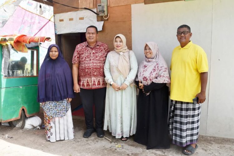 Pemko Pariaman wujudkan program Satu Rumah Satu Rumah Industri Rumah Tangga kepada keluarga Gusnawita. IST