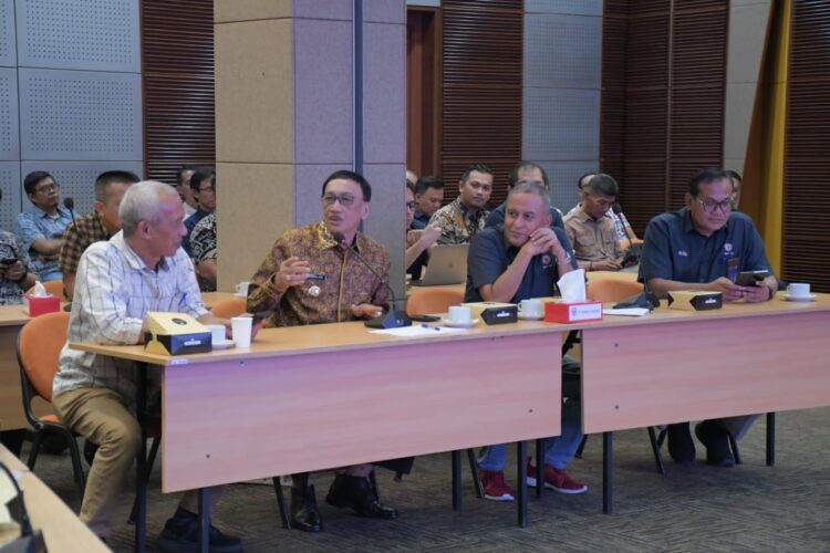 Pemerintah Kabupaten Pesisir Selatan (Pessel) menjajaki kerja sama dengan PT Semen Padang terkait pengelolaan sampah dan rehabilitasi infrastruktur pascabencana. IST
